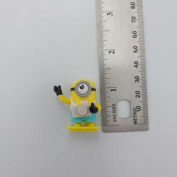 MINIONS MINION WITH CAMERA 1” ACTION FIGURE PLASTIC TOY (PRE-OWNED) - Picture 3 of 3